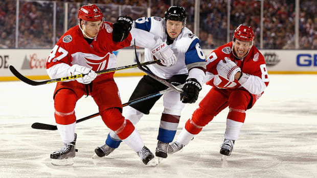 red-wings-avalanche-stadium-series-coors-field.jpg